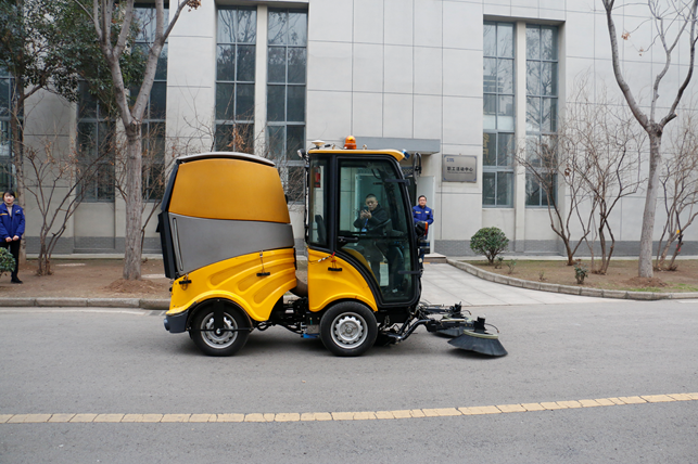 徐工路面養(yǎng)護(hù)車