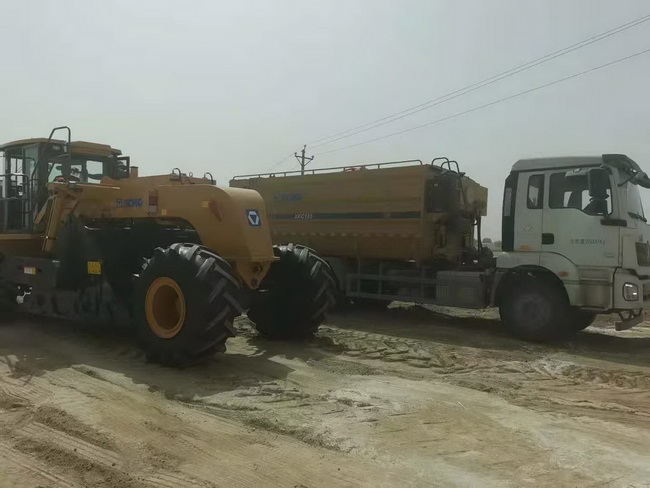 徐工冷再生與粉料撒布車助力安陽(yáng)湯陰機(jī)場(chǎng)建設(shè)